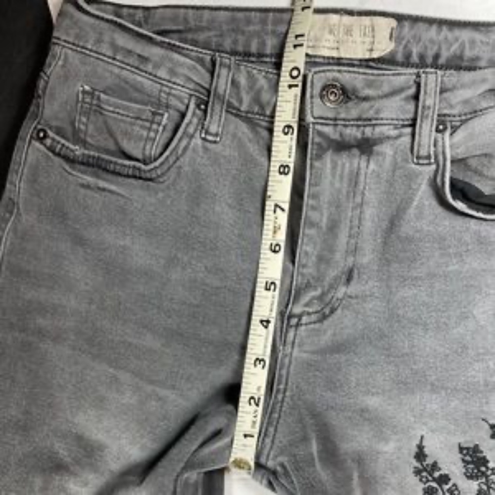 We The Free Girlfriend Jeans with Floral Embroidery! - Picture 6 of 8